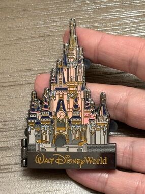 Disney WDW 50th Anniversary Castle #1 Cinderella At Work Hinged Jumbo Pin LE3000